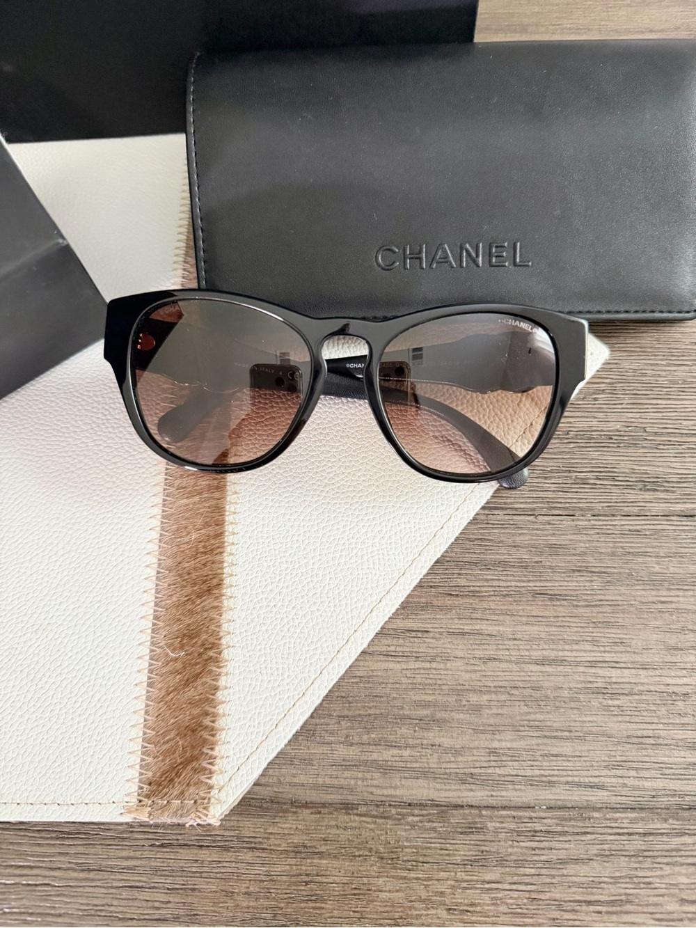 CHANEL Black Cat-Eye Sunglasses with Brown Gradient Lenses
